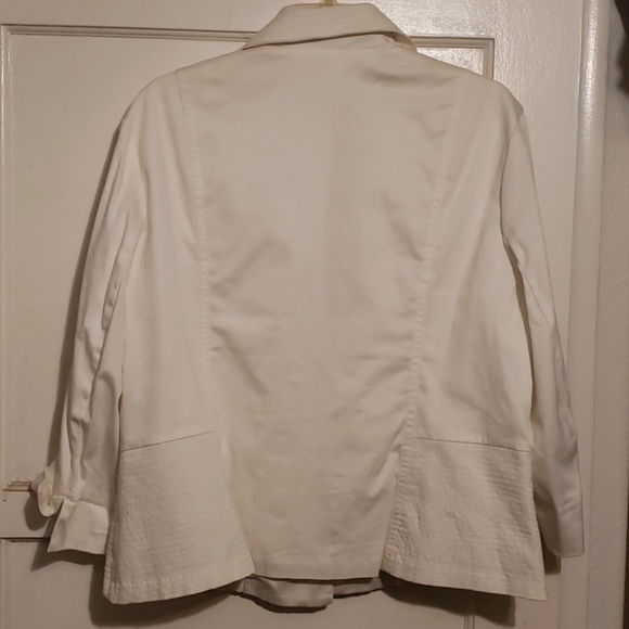 Blazer - Picture 4 of 4